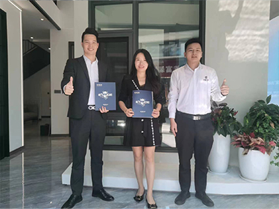 加盟伊盾門(mén)窗合影