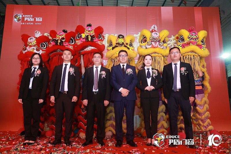 伊盾門窗十周年慶在佛山楓丹白鷺酒店隆重舉行，央視名嘴朱軼前來助陣！20190420154056