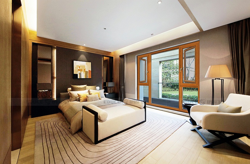 伊盾門窗之柏林時(shí)光系列平開窗，為你創(chuàng)造鬧市擁有安靜空間的夢(mèng)想！柏林時(shí)光平開窗-110mm 肌膚木