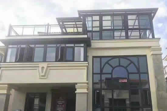 門(mén)窗加盟代理，應(yīng)該如何選擇適合自己的品牌來(lái)賺錢(qián)？