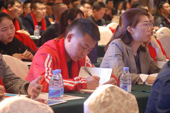 伊盾10載，贏領(lǐng)未來——伊盾門窗即將舉辦第八屆經(jīng)銷商戰(zhàn)略峰會！09